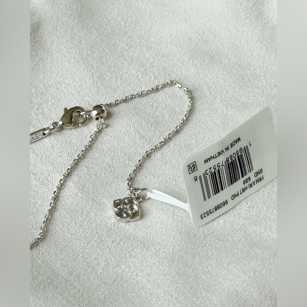 KENDRA SCOTT Framed Ari Heart Pendant Necklace Pink Blush Diachronic Glass NWT - Picture 9 of 11